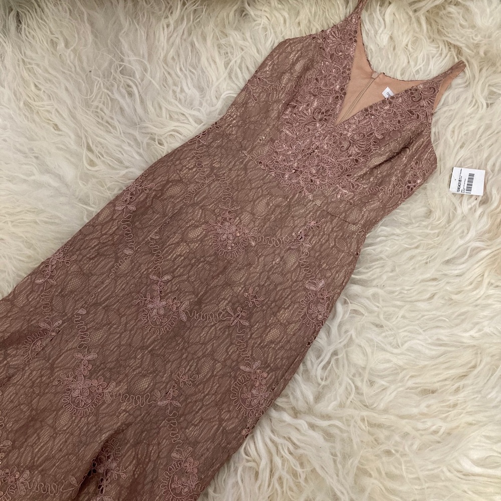 DRESS THE POPULATION Isabelle Lace Midi Dress - Picture 5 of 9